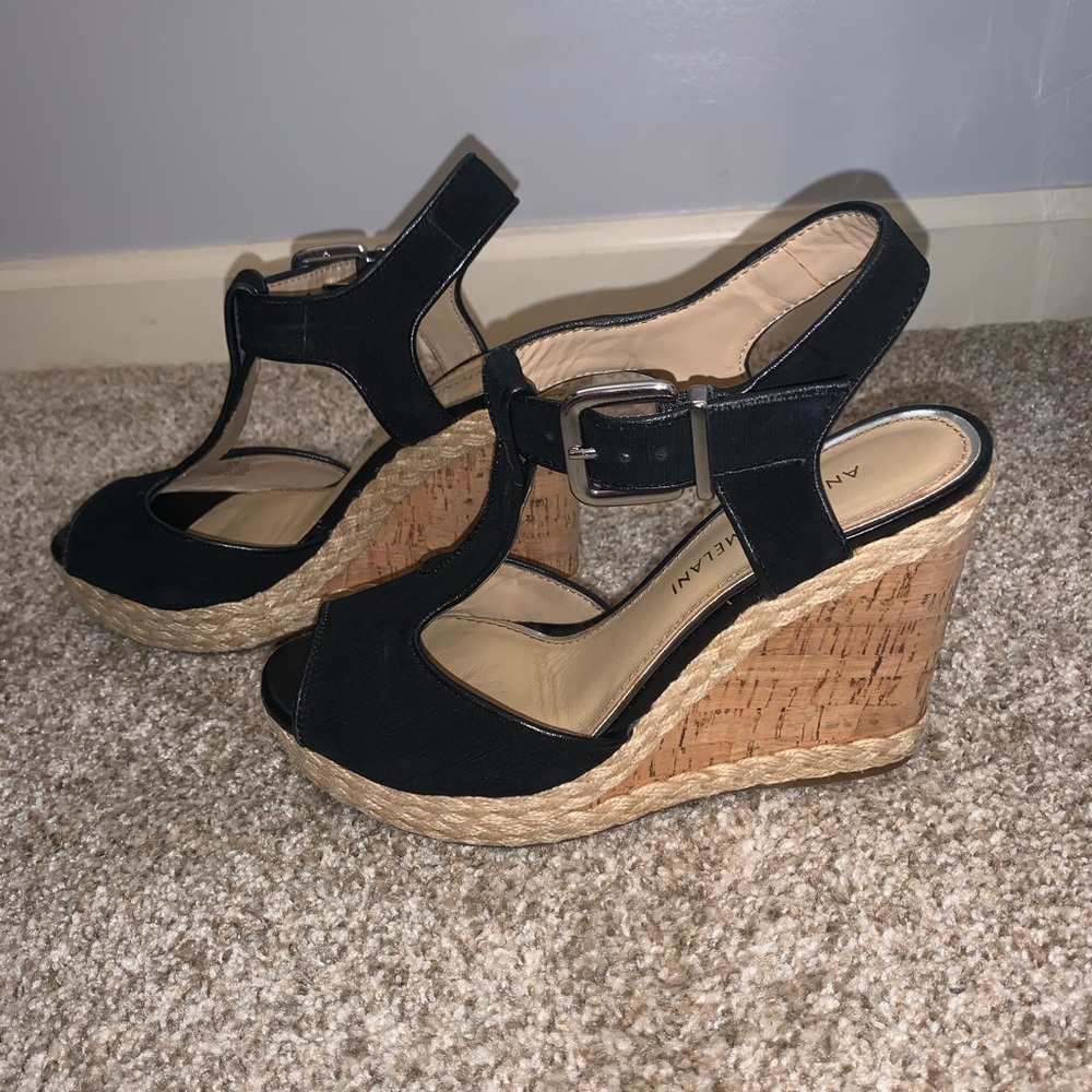 Black wedges